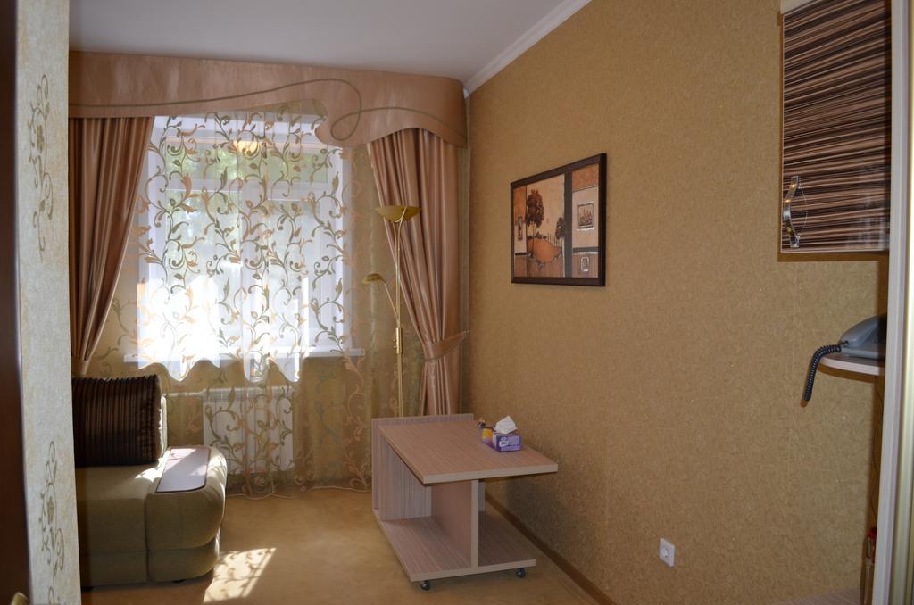 Mereke Hotel Ustʼ-Kamenogorsk Quarto foto