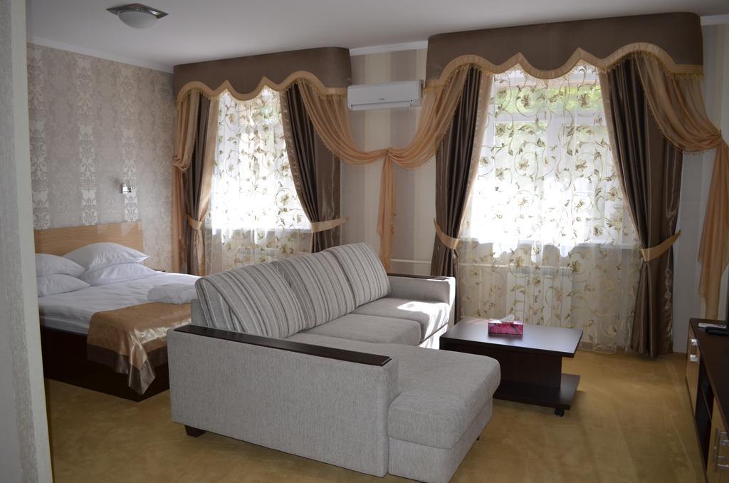 Mereke Hotel Ustʼ-Kamenogorsk Quarto foto