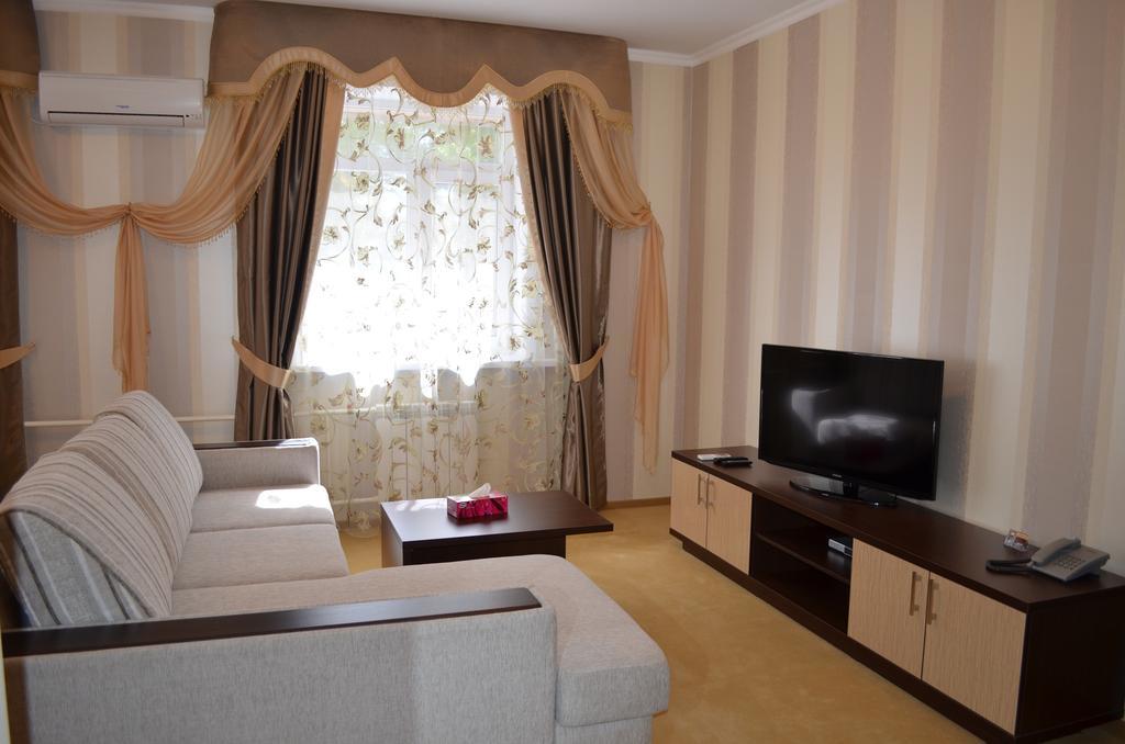 Mereke Hotel Ustʼ-Kamenogorsk Quarto foto