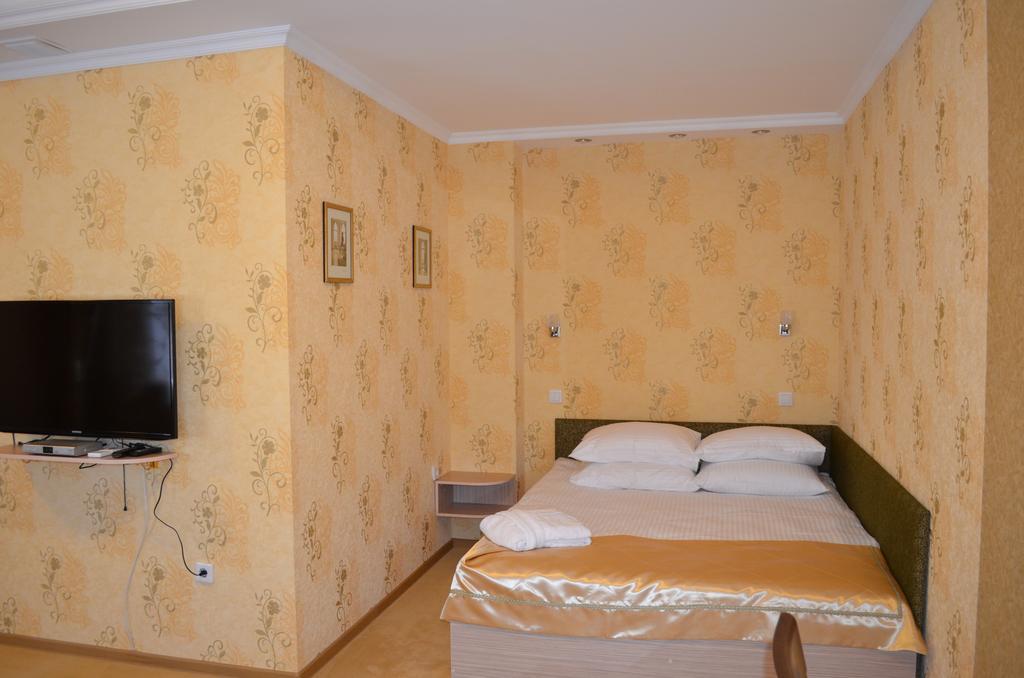 Mereke Hotel Ustʼ-Kamenogorsk Quarto foto