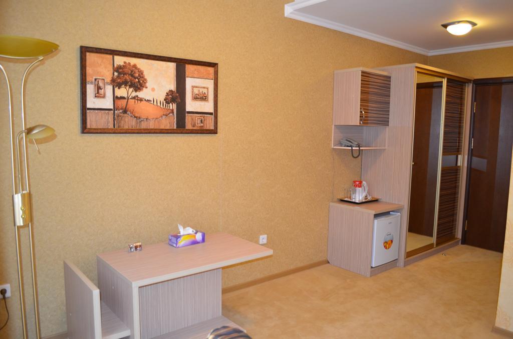 Mereke Hotel Ustʼ-Kamenogorsk Quarto foto