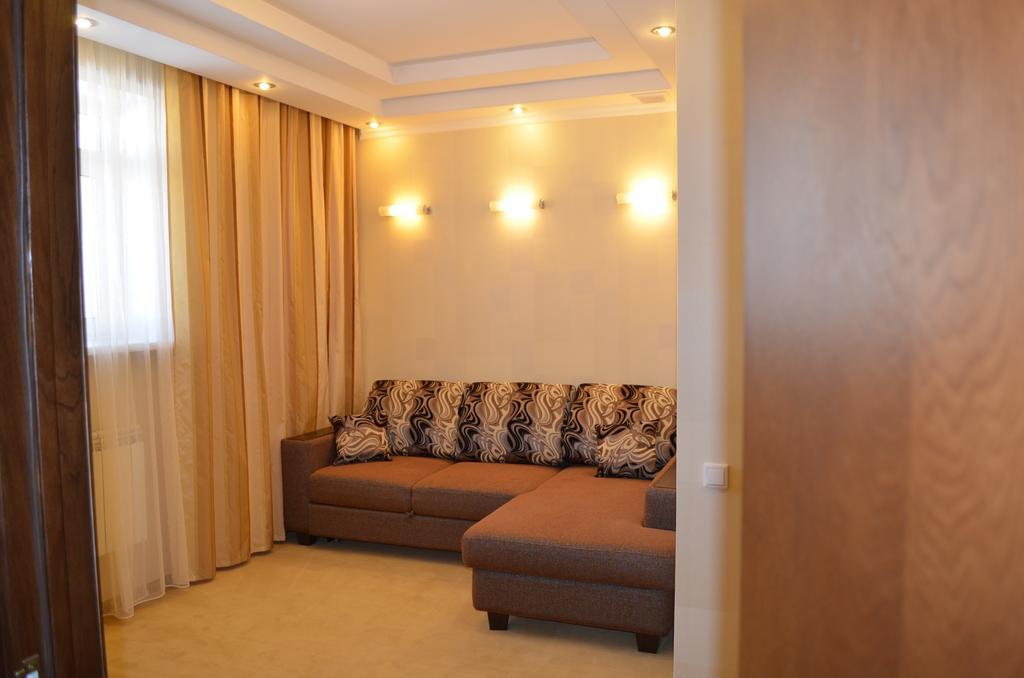 Mereke Hotel Ustʼ-Kamenogorsk Quarto foto
