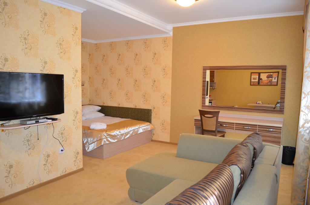 Mereke Hotel Ustʼ-Kamenogorsk Quarto foto