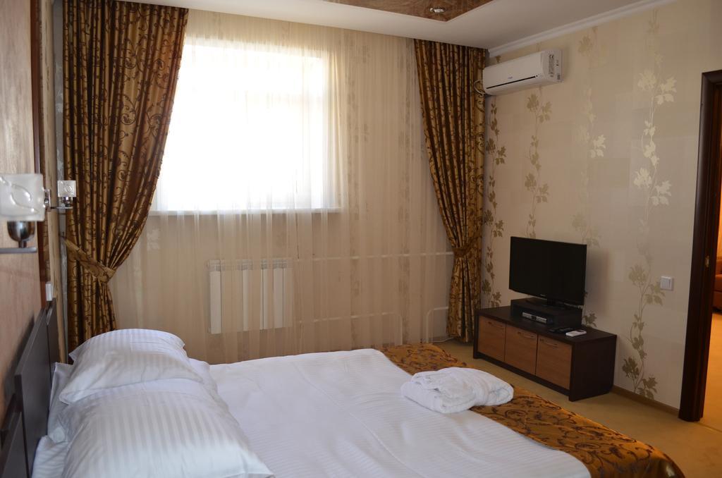 Mereke Hotel Ustʼ-Kamenogorsk Quarto foto