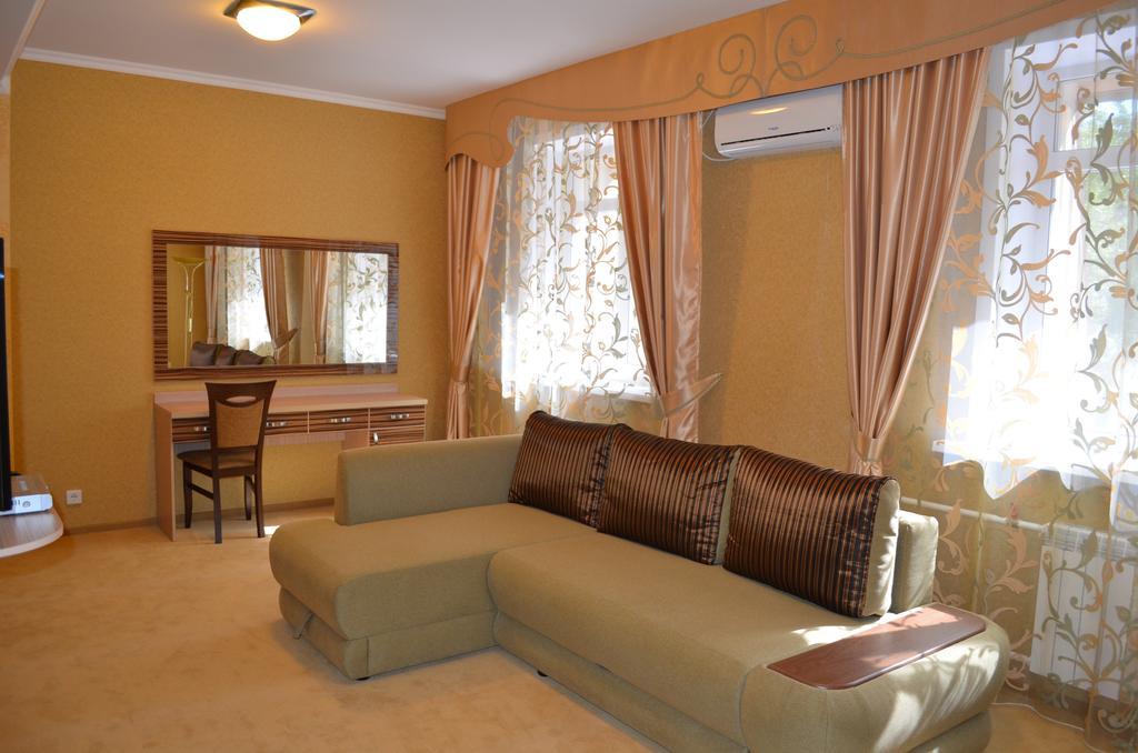 Mereke Hotel Ustʼ-Kamenogorsk Quarto foto